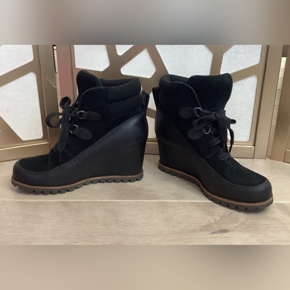 🦋NIB UGG Wedge Boots - Picture 8 of 16